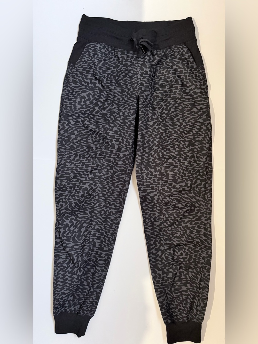 LULULEMON Dance Studio mid-Rise Jogger Full Length in leopard black size 6 NWOT